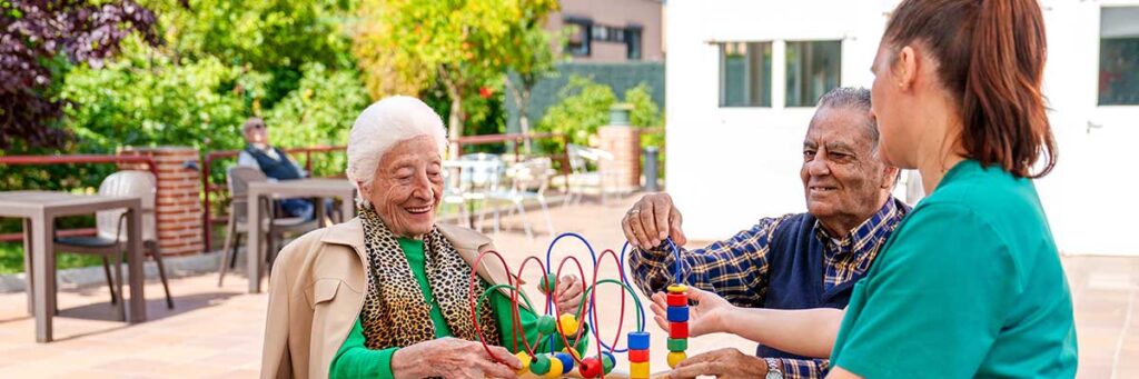 HBO verpleegkundige begeleidt ouderen in de ouderenzorg